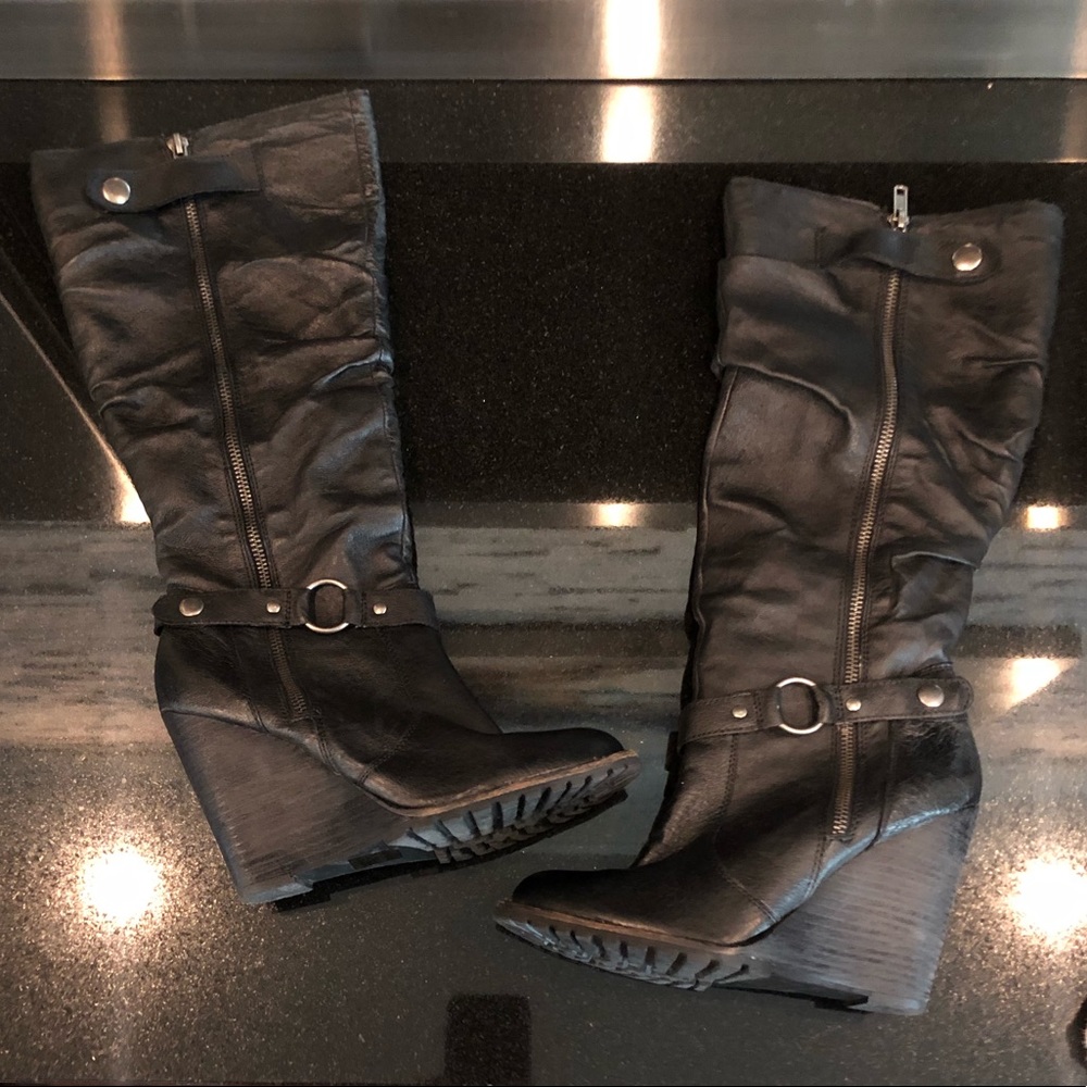 Baker’s Black Zipup Boots